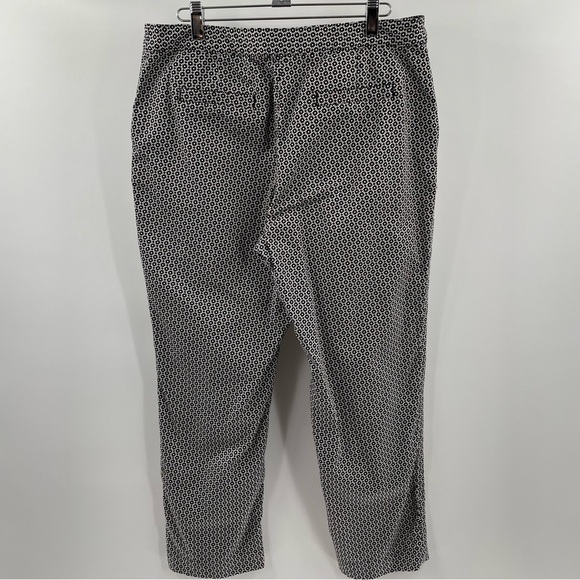 Ellen Tracy Geometric Black White Print Pockets Cropped Ankle Zip Button Pants - Picture 7 of 12